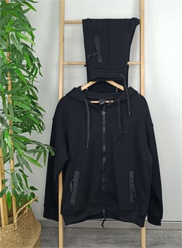 {{productViewItem.photos[photoViewList.activeNavIndex].Alt || productViewItem.photos[photoViewList.activeNavIndex].Description || 'Костюм спортивный'}}