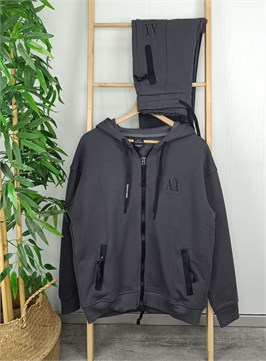 {{productViewItem.photos[photoViewList.activeNavIndex].Alt || productViewItem.photos[photoViewList.activeNavIndex].Description || 'Костюм спортивный'}}