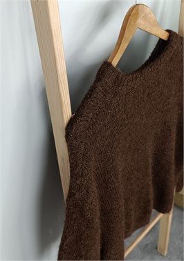 {{productViewItem.photos[photoViewList.activeNavIndex].Alt || productViewItem.photos[photoViewList.activeNavIndex].Description || 'Джемпер'}}