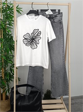 {{productViewItem.photos[photoViewList.activeNavIndex].Alt || productViewItem.photos[photoViewList.activeNavIndex].Description || 'Джинсы клёш от колена'}}