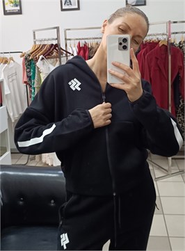 {{productViewItem.photos[photoViewList.activeNavIndex].Alt || productViewItem.photos[photoViewList.activeNavIndex].Description || 'Костюм спортивный'}}