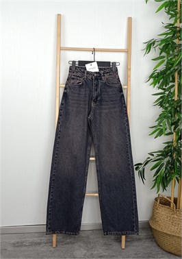 {{productViewItem.photos[photoViewList.activeNavIndex].Alt || productViewItem.photos[photoViewList.activeNavIndex].Description || 'Джинсы STRAIGHT FIT'}}