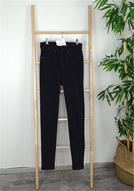 {{productViewItem.photos[photoViewList.activeNavIndex].Alt || productViewItem.photos[photoViewList.activeNavIndex].Description || 'Джинсы SKINNY утепленные'}}