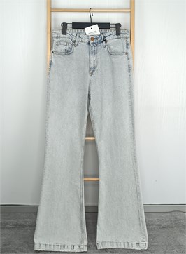 {{productViewItem.photos[photoViewList.activeNavIndex].Alt || productViewItem.photos[photoViewList.activeNavIndex].Description || 'Джинсы клёш от колена'}}