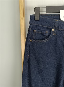 {{productViewItem.photos[photoViewList.activeNavIndex].Alt || productViewItem.photos[photoViewList.activeNavIndex].Description || 'Джинсы Mom Slim'}}