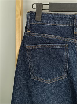 {{productViewItem.photos[photoViewList.activeNavIndex].Alt || productViewItem.photos[photoViewList.activeNavIndex].Description || 'Джинсы Wide leg'}}