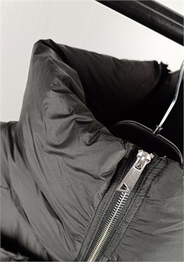 {{productViewItem.photos[photoViewList.activeNavIndex].Alt || productViewItem.photos[photoViewList.activeNavIndex].Description || 'Пальто'}}