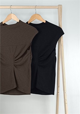 {{productViewItem.photos[photoViewList.activeNavIndex].Alt || productViewItem.photos[photoViewList.activeNavIndex].Description || 'Джемпер'}}