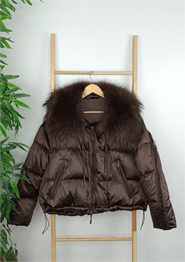 {{productViewItem.photos[photoViewList.activeNavIndex].Alt || productViewItem.photos[photoViewList.activeNavIndex].Description || 'Куртка'}}