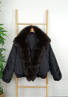 {{productViewItem.photos[photoViewList.activeNavIndex].Alt || productViewItem.photos[photoViewList.activeNavIndex].Description || 'Куртка'}}