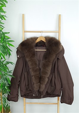 {{productViewItem.photos[photoViewList.activeNavIndex].Alt || productViewItem.photos[photoViewList.activeNavIndex].Description || 'Куртка'}}