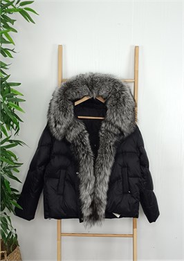 {{productViewItem.photos[photoViewList.activeNavIndex].Alt || productViewItem.photos[photoViewList.activeNavIndex].Description || 'Куртка'}}