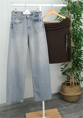 {{productViewItem.photos[photoViewList.activeNavIndex].Alt || productViewItem.photos[photoViewList.activeNavIndex].Description || 'Джинсы'}}