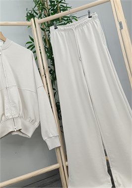 {{productViewItem.photos[photoViewList.activeNavIndex].Alt || productViewItem.photos[photoViewList.activeNavIndex].Description || 'Костюм спортивный'}}