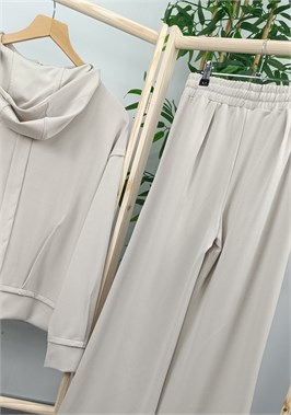 {{productViewItem.photos[photoViewList.activeNavIndex].Alt || productViewItem.photos[photoViewList.activeNavIndex].Description || 'Костюм спортивный'}}