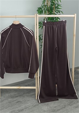 {{productViewItem.photos[photoViewList.activeNavIndex].Alt || productViewItem.photos[photoViewList.activeNavIndex].Description || 'Костюм спортивный'}}