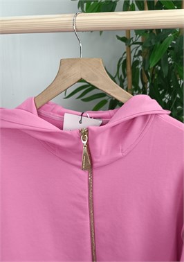 {{productViewItem.photos[photoViewList.activeNavIndex].Alt || productViewItem.photos[photoViewList.activeNavIndex].Description || 'Костюм спортивный'}}