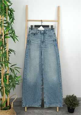 {{productViewItem.photos[photoViewList.activeNavIndex].Alt || productViewItem.photos[photoViewList.activeNavIndex].Description || 'Джинсы WIDE LEG'}}