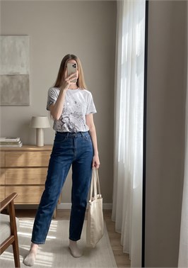 {{productViewItem.photos[photoViewList.activeNavIndex].Alt || productViewItem.photos[photoViewList.activeNavIndex].Description || 'Джинсы MOM fit'}}