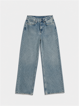 {{productViewItem.photos[photoViewList.activeNavIndex].Alt || productViewItem.photos[photoViewList.activeNavIndex].Description || 'Джинсы Daddy Fit'}}
