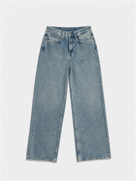 {{productViewItem.photos[photoViewList.activeNavIndex].Alt || productViewItem.photos[photoViewList.activeNavIndex].Description || 'Джинсы Daddy Fit'}}